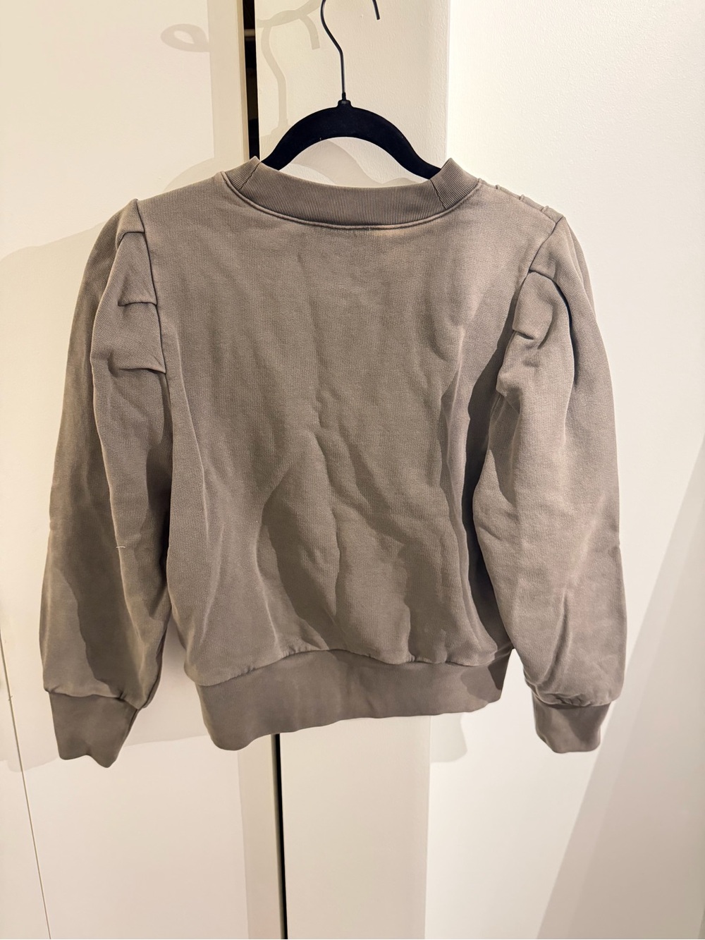 Frame Olive Shirred Shoulder Crewneck Sweatshirt with Pleated Shoulders - Picture 5 of 7